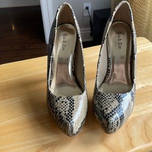 Snakeskin Foe Pumps 8.5